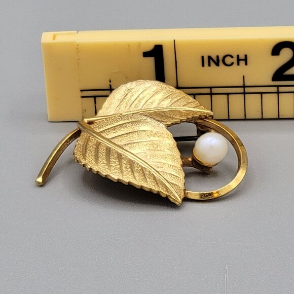 Leaf and Imitation Pearl Brooch Pin Brushed Gold Tone Textured German Made Vtg - Picture 7 of 8